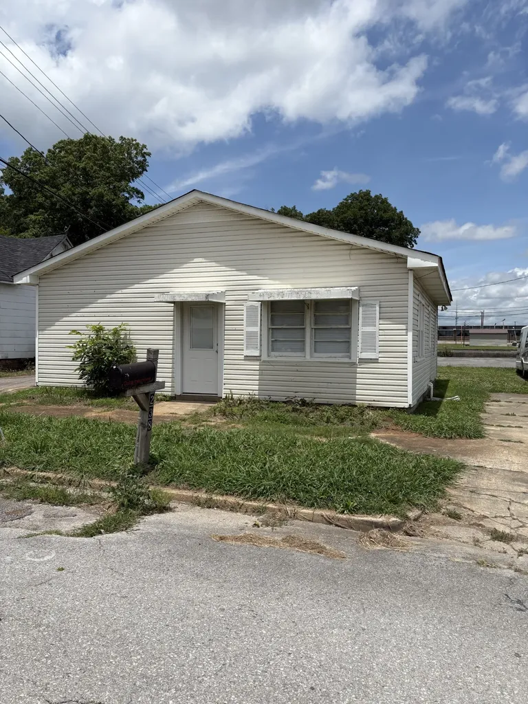 301 N Locust Avenue Lawrenceburg TN 38464