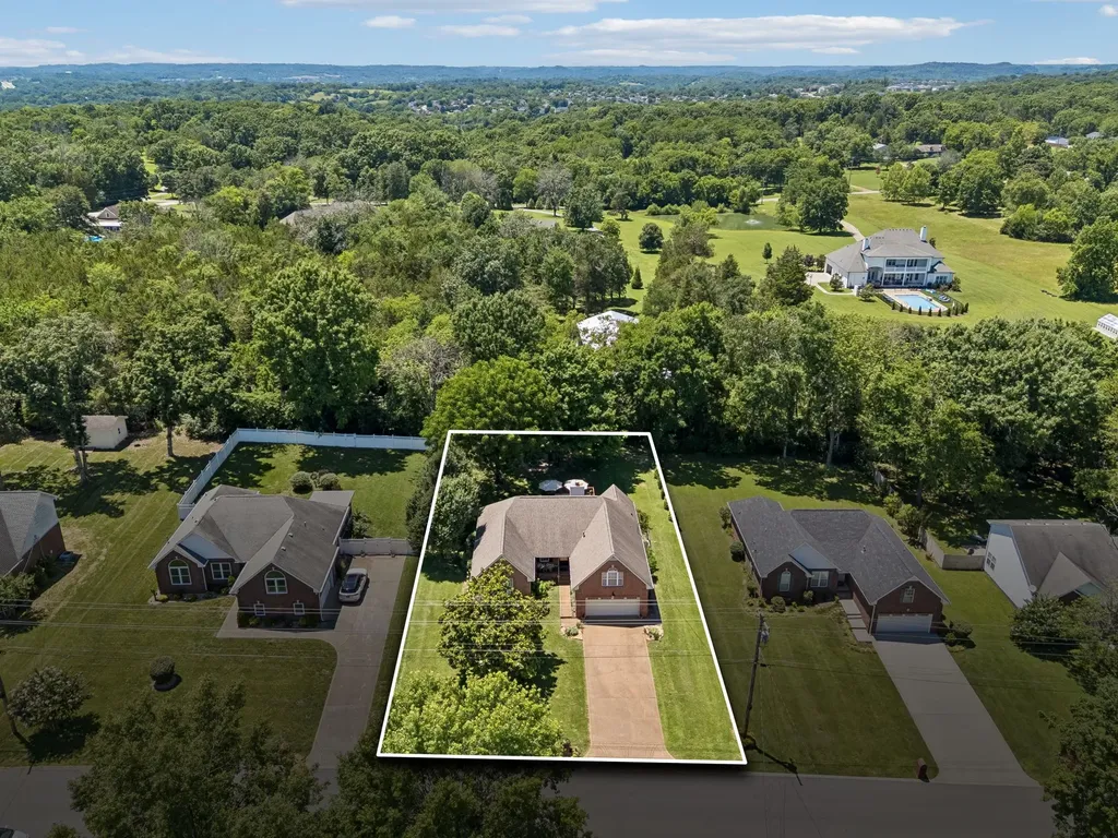124 W Braxton Lane Hendersonville TN 37075
