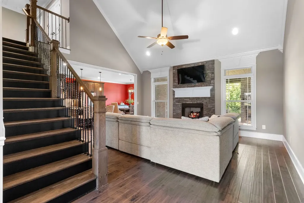 1120 Julian Way Murfreesboro TN 37128