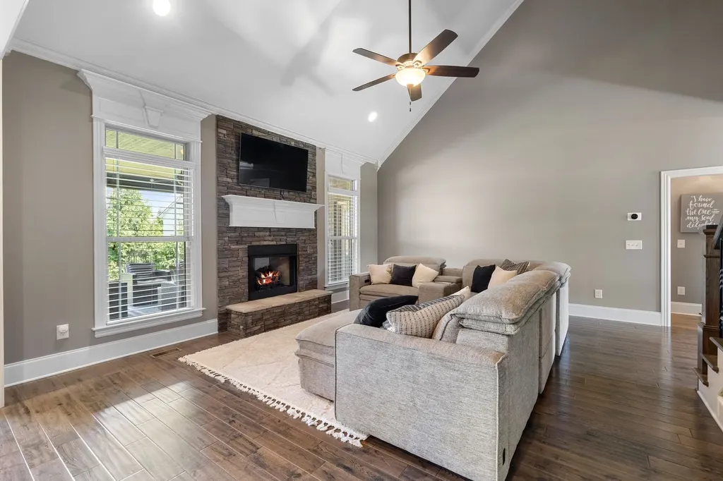 1120 Julian Way Murfreesboro TN 37128