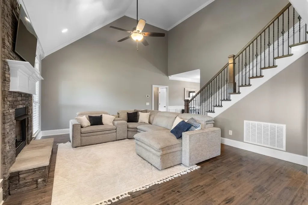 1120 Julian Way Murfreesboro TN 37128