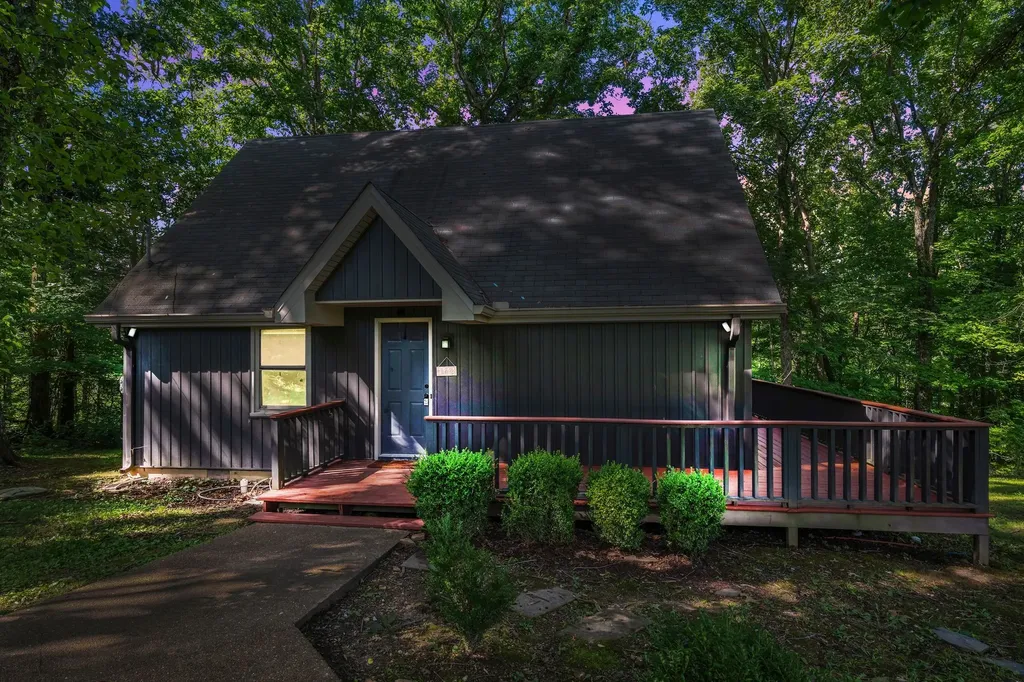 1144 Chestnut Drive Burns TN 37029