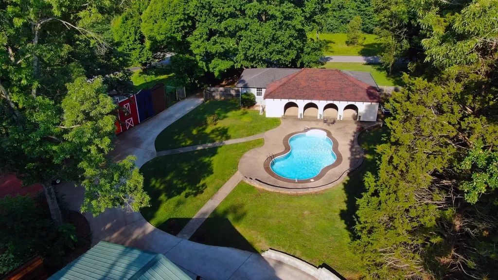 4537 Louise Creek Road Cunningham TN 37052