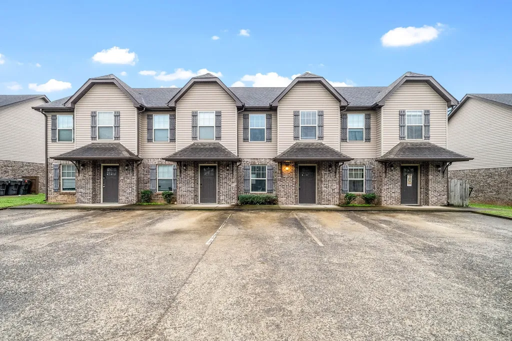 1770 Spring Water Drive Clarksville TN 37040