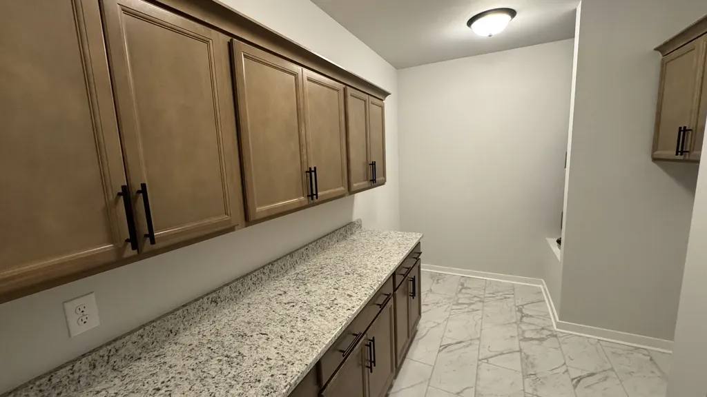 504 W Foxrun Springfield TN 37172