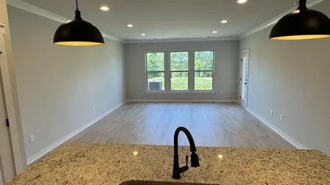 504 W Foxrun Springfield TN 37172