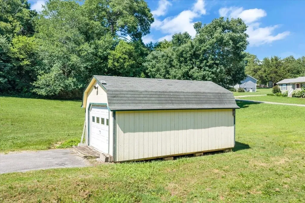 2774 Shelbyville Road Mcminnville TN 37110