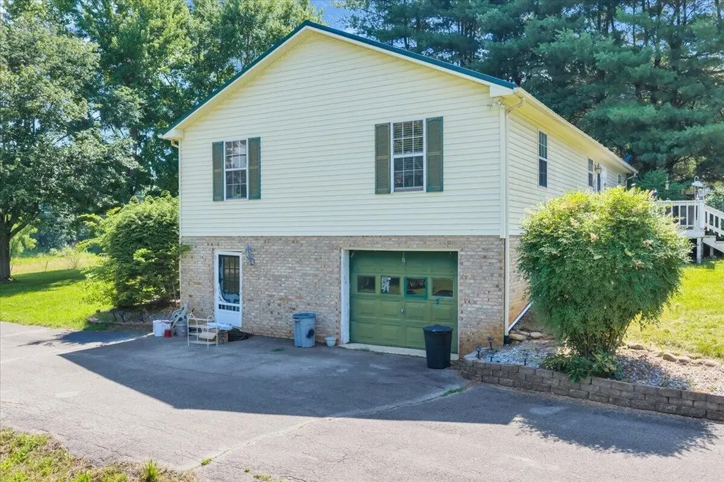 2774 Shelbyville Road Mcminnville TN 37110