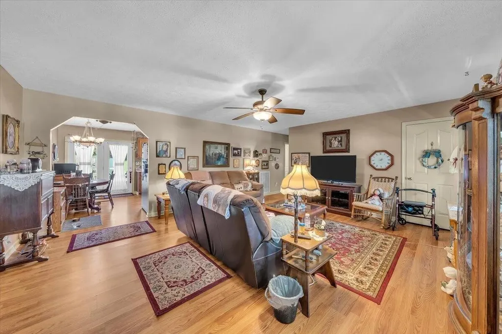 2774 Shelbyville Road Mcminnville TN 37110