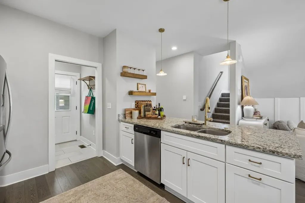 1004 Sycamore Rdg, E Burns TN 37029