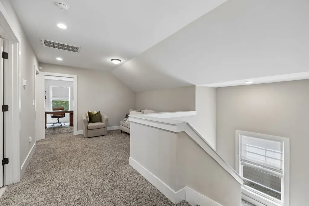 1004 Sycamore Rdg, E Burns TN 37029