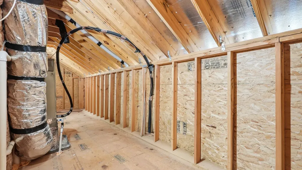 1004 Sycamore Rdg, E Burns TN 37029