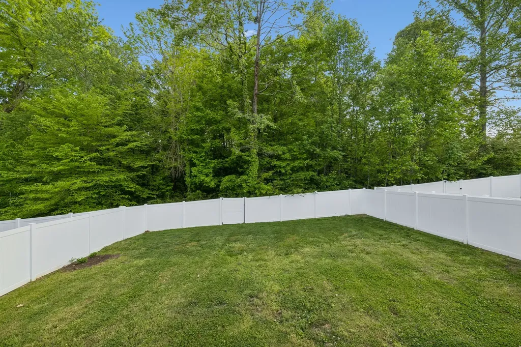 1004 Sycamore Rdg, E Burns TN 37029