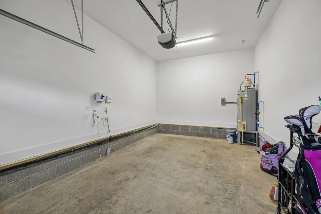 1004 Sycamore Rdg, E Burns TN 37029