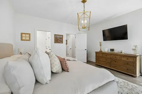 1004 Sycamore Rdg, E Burns TN 37029