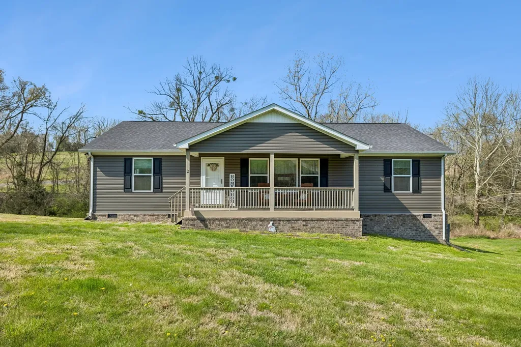 2 Hickman Creek Road, N Hickman TN 38567