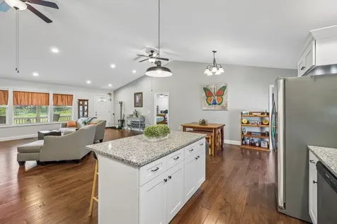2 Hickman Creek Road, N Hickman TN 38567
