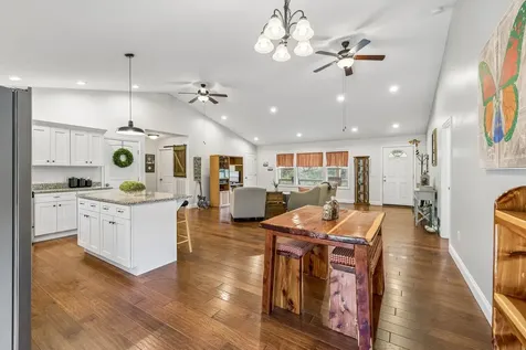 2 Hickman Creek Road, N Hickman TN 38567