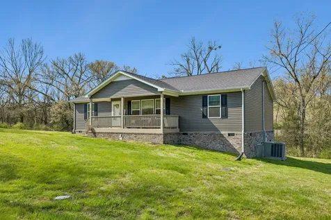 2 Hickman Creek Road, N Hickman TN 38567