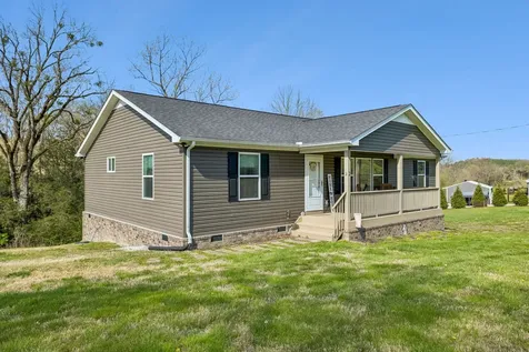 2 Hickman Creek Road, N Hickman TN 38567