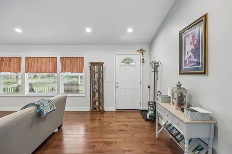 2 Hickman Creek Road, N Hickman TN 38567
