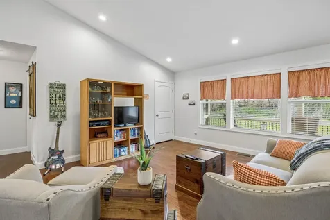 2 Hickman Creek Road, N Hickman TN 38567
