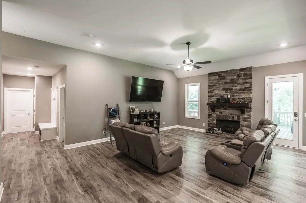 8326 Betts Road Greenbrier TN 37073