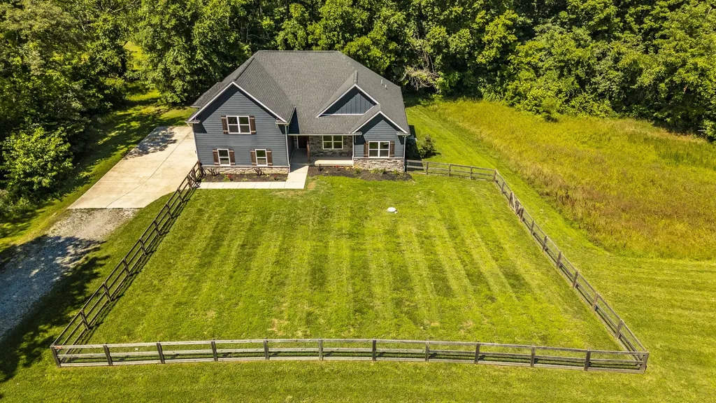 8326 Betts Road Greenbrier TN 37073
