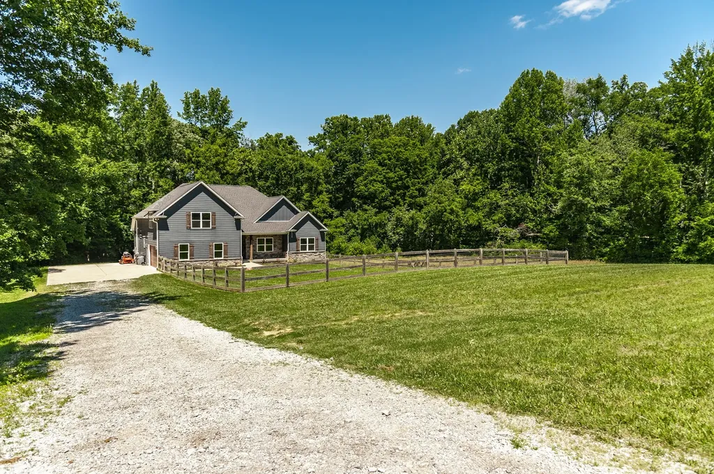 8326 Betts Road Greenbrier TN 37073