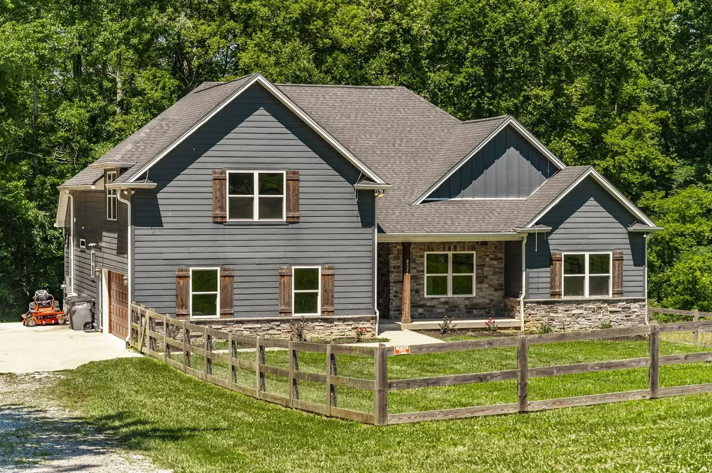 8326 Betts Road Greenbrier TN 37073