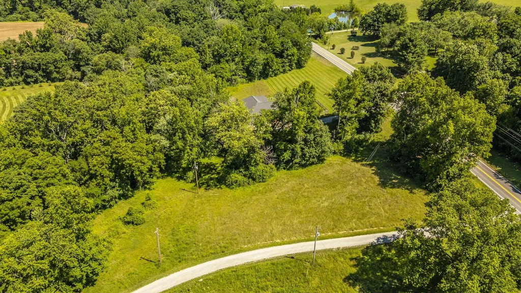 8326 Betts Road Greenbrier TN 37073
