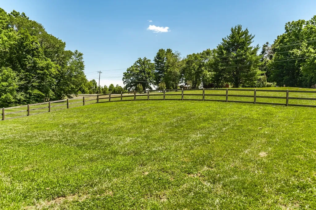 8326 Betts Road Greenbrier TN 37073