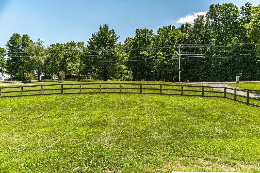 8326 Betts Road Greenbrier TN 37073