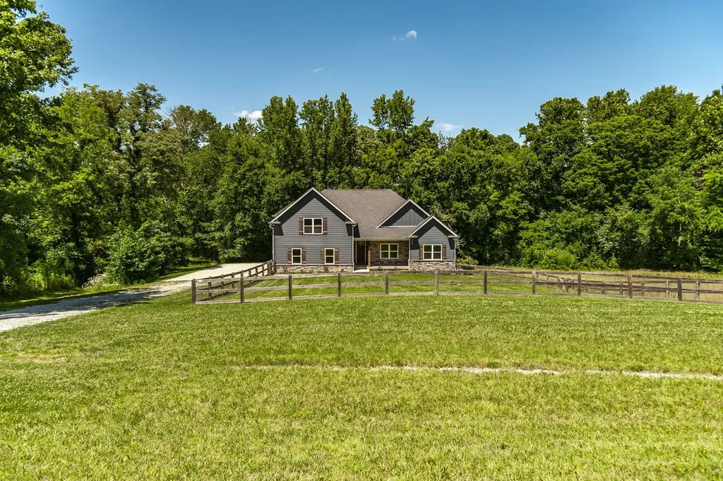 8326 Betts Road Greenbrier TN 37073