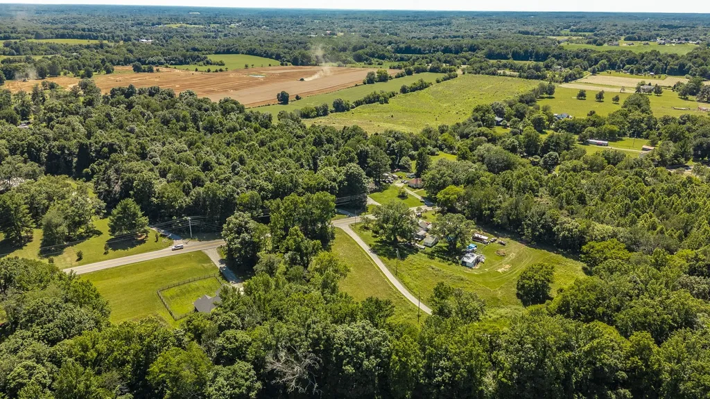8326 Betts Road Greenbrier TN 37073