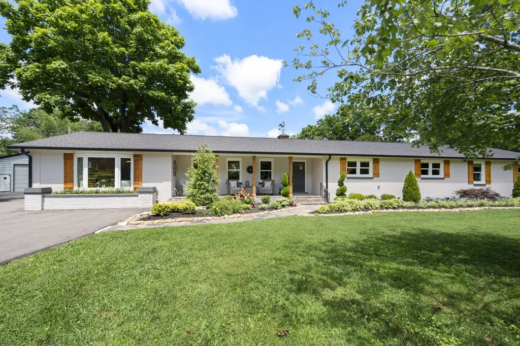904 Highway 48, S Dickson TN 37055