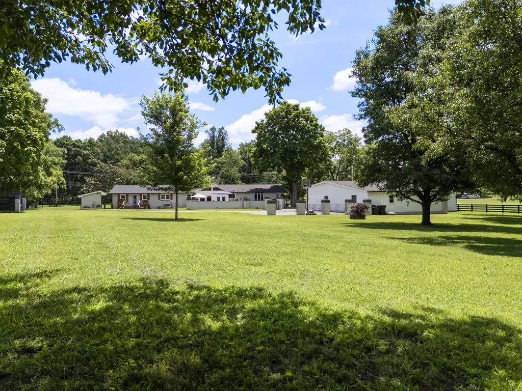 904 Highway 48, S Dickson TN 37055