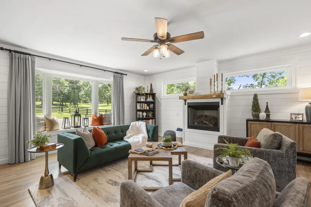 904 Highway 48, S Dickson TN 37055