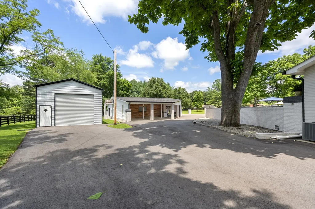 904 Highway 48, S Dickson TN 37055