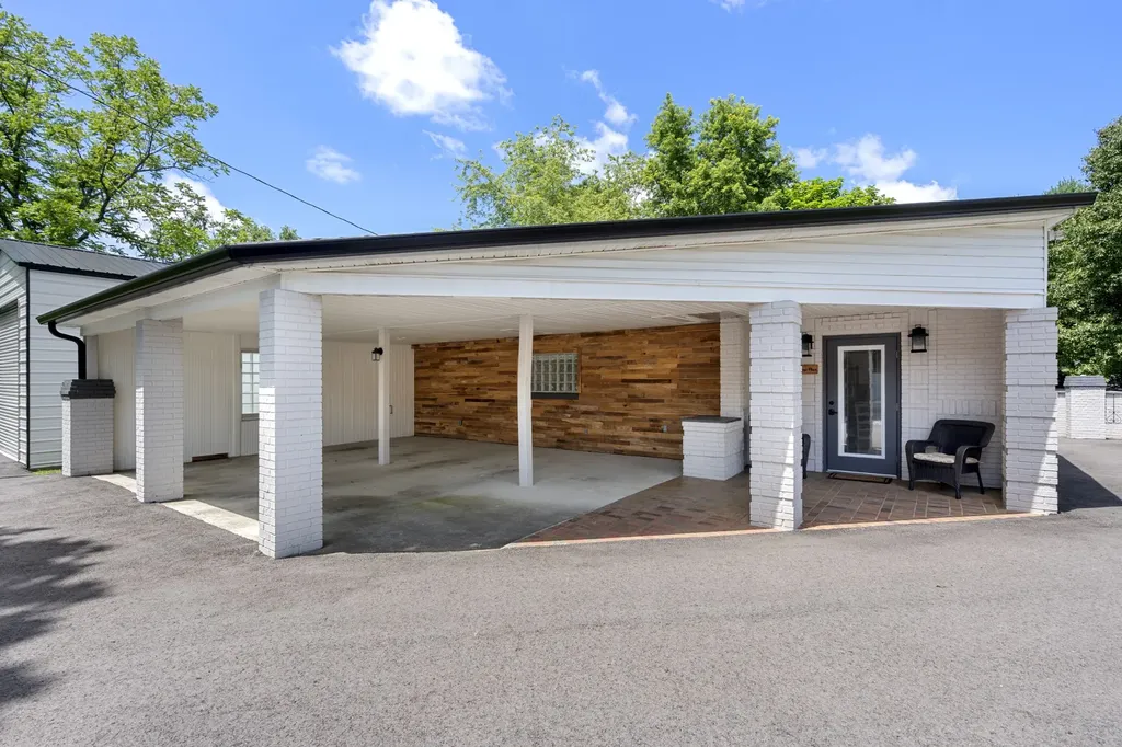 904 Highway 48, S Dickson TN 37055
