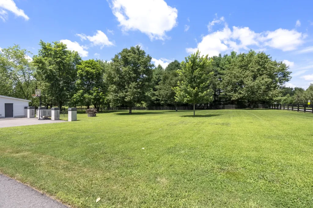 904 Highway 48, S Dickson TN 37055