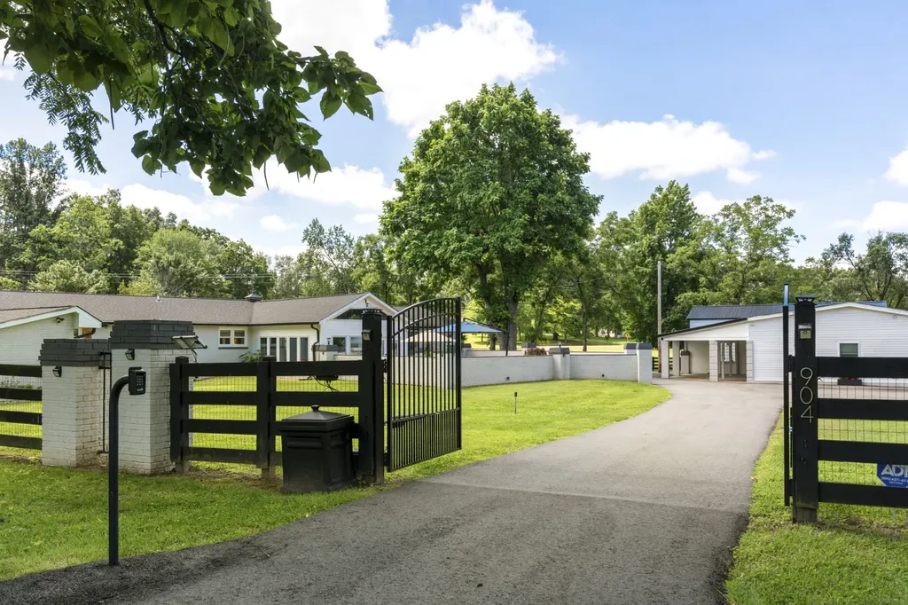 904 Highway 48, S Dickson TN 37055