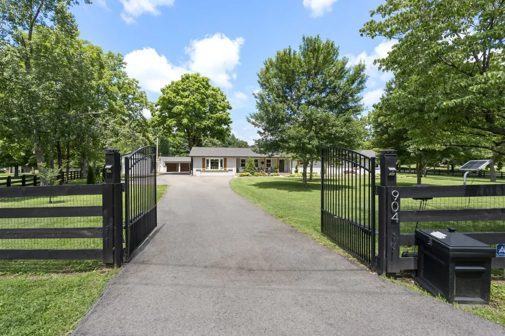 904 Highway 48, S Dickson TN 37055