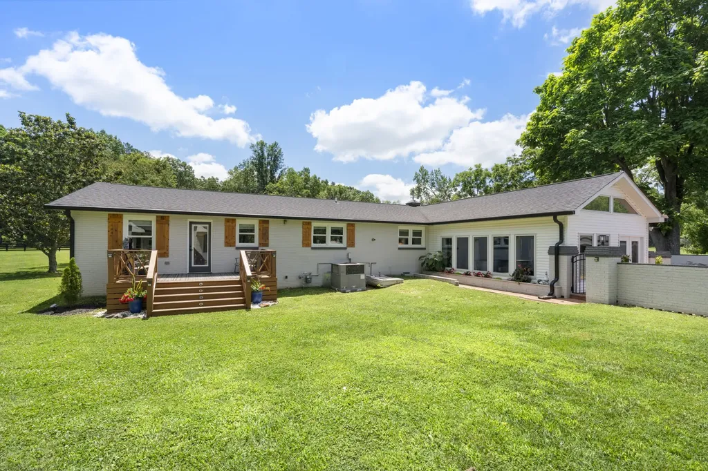 904 Highway 48, S Dickson TN 37055