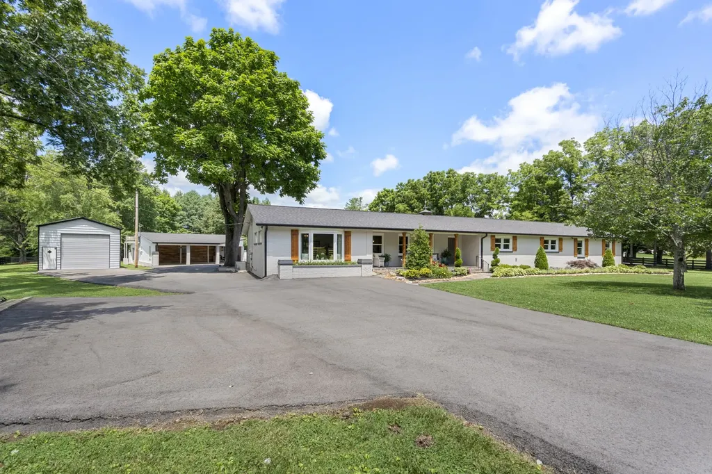 904 Highway 48, S Dickson TN 37055