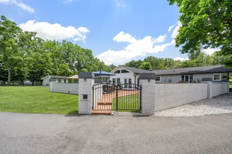 904 Highway 48, S Dickson TN 37055