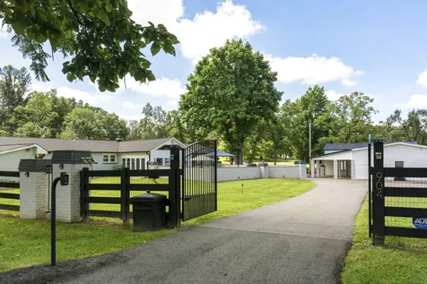 904 Highway 48, S Dickson TN 37055