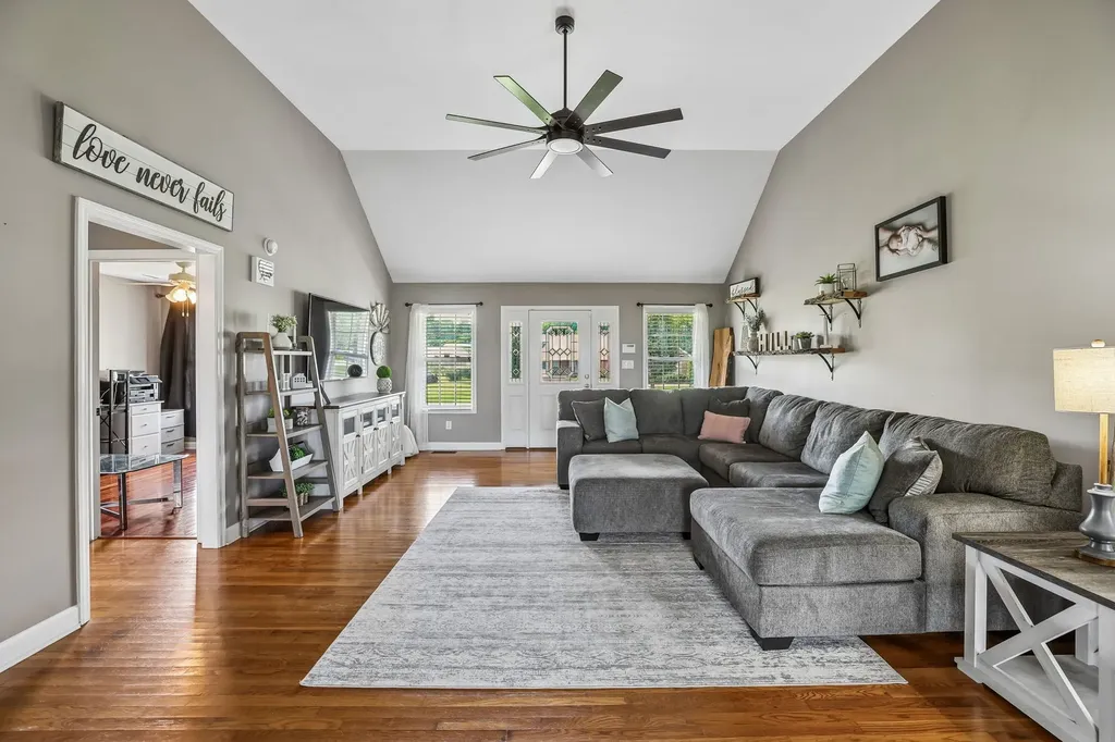 185 Favre Circle Winchester TN 37398