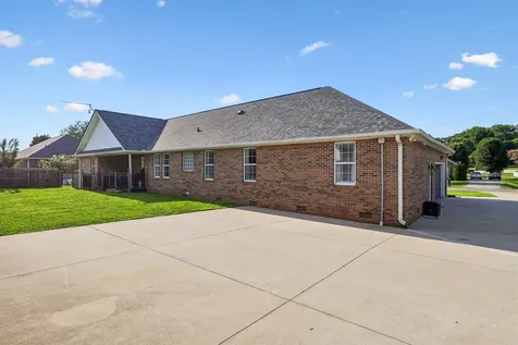185 Favre Circle Winchester TN 37398