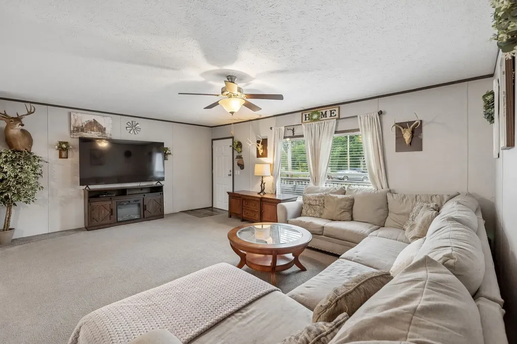 595 Days Road Lafayette TN 37083